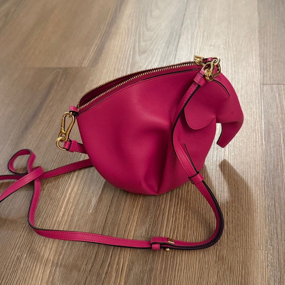 Loewe magenta elephant leather crossbody bag - Picture 5 of 8